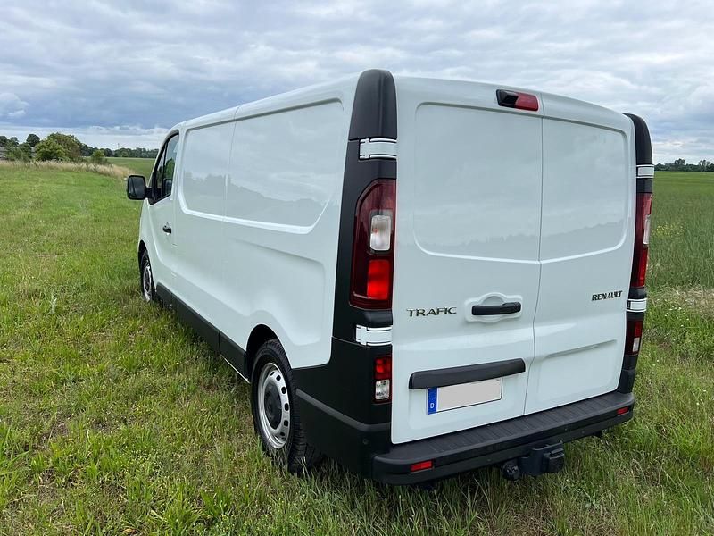 Gebraucht Renault Trafic 150 PS (110 kW) 2023 Weiß Van / Kleinbus