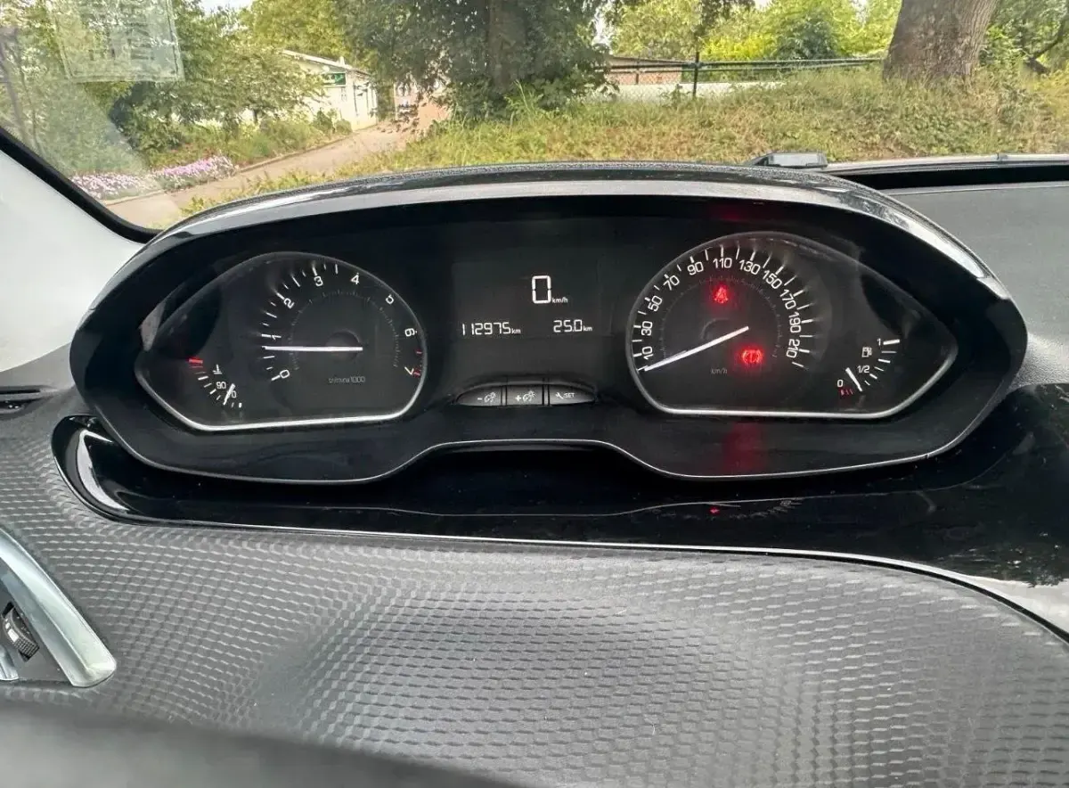 Gebraucht Peugeot 2008 82 PS (60 kW) 2017 Schwarz SUV