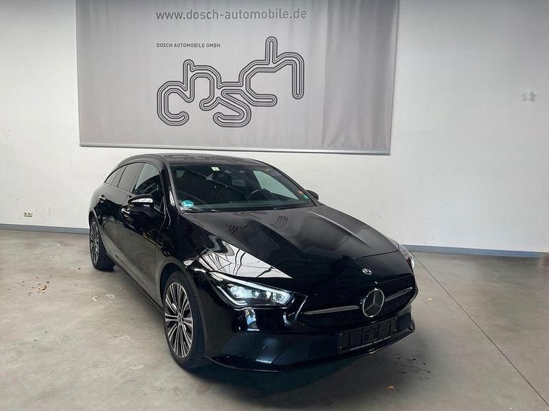 Schwarz Gebraucht 2021 Mercedes CLA200 Shooting Brake Night Kombi | 23.490 € (Fairer Preis) - Bild 1/4