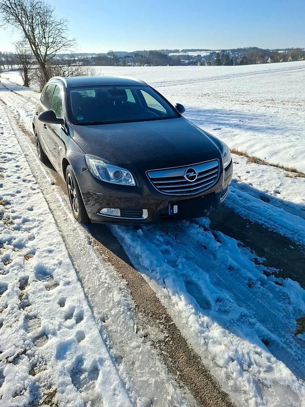 Braun Gebraucht 2011 Opel Insignia Kombi | 3.750 € (Fairer Preis) - Bild 1/4