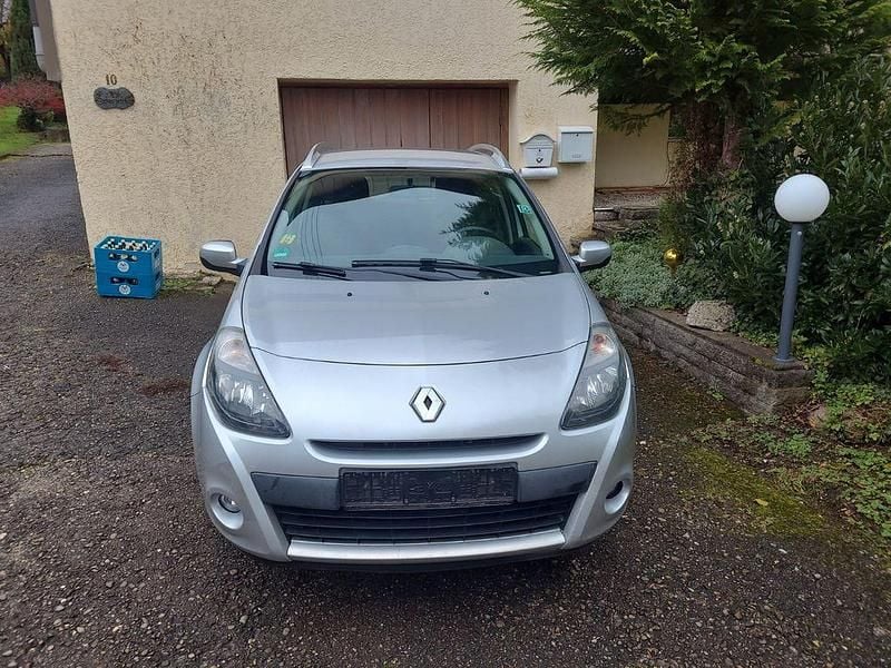 Grau Gebraucht 2012 Renault Clio IV Dynamique Limousine | 2.990 € (Guter Preis) - Bild 1/4