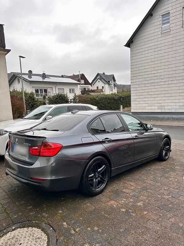Second-hand BMW 320 184 CP (135 kW) 2012 Gri Berlinǎ