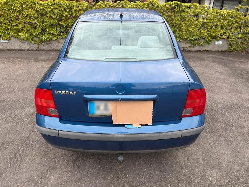 Second-hand VW Passat 101 CP (74 kW) 1999 Albastru Berlinǎ