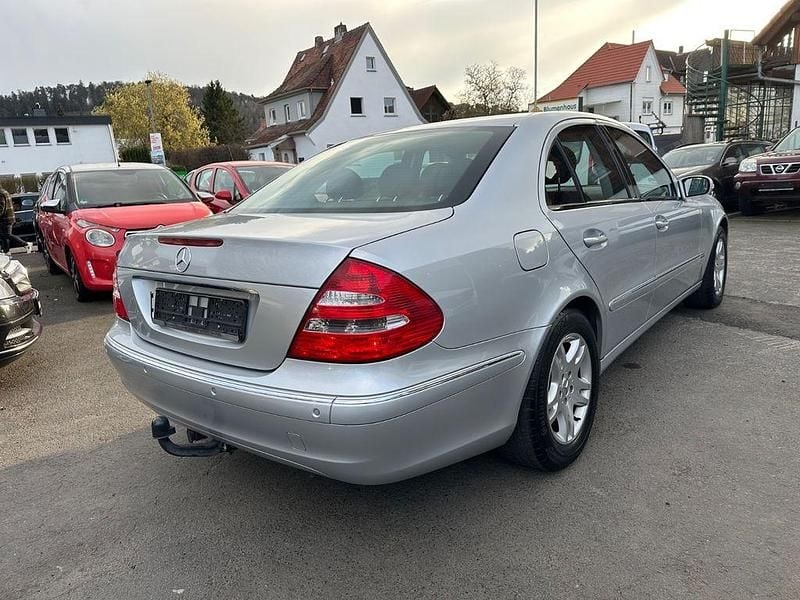 Gebraucht Mercedes E200 Elegance 122 PS (89 kW) 2005 Silber Limousine