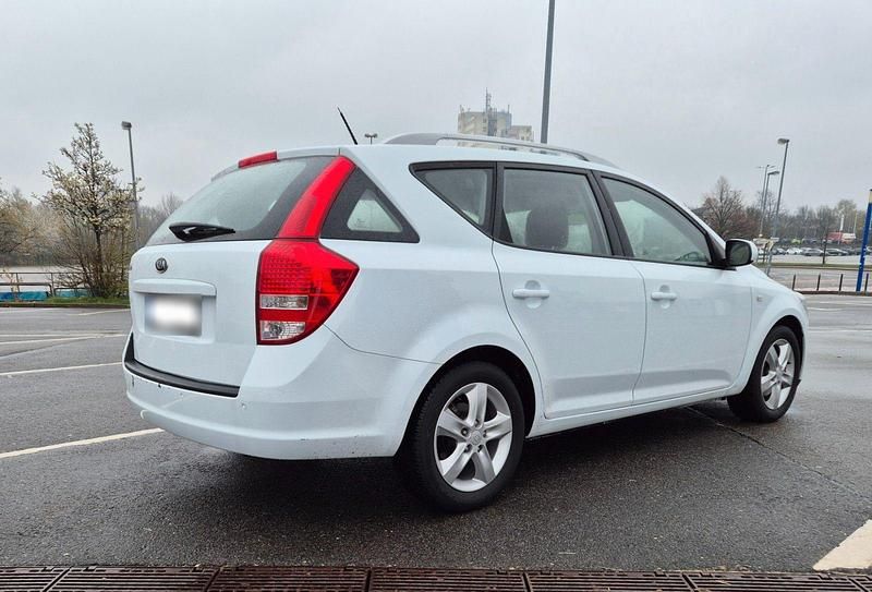 Usado Kia Ceed 125 HP (91 kW) 2011 Branco Citadino