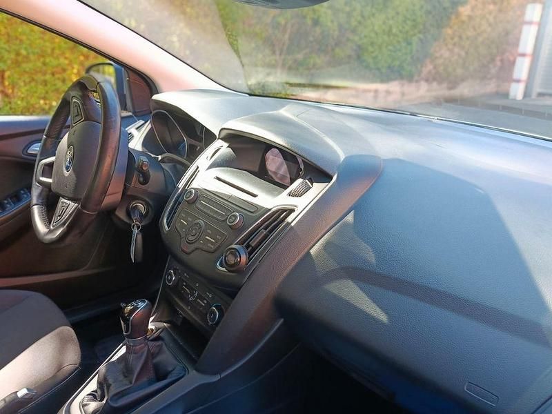Usata Ford Focus 101 CV (74 kW) 2015 Argento Berlina