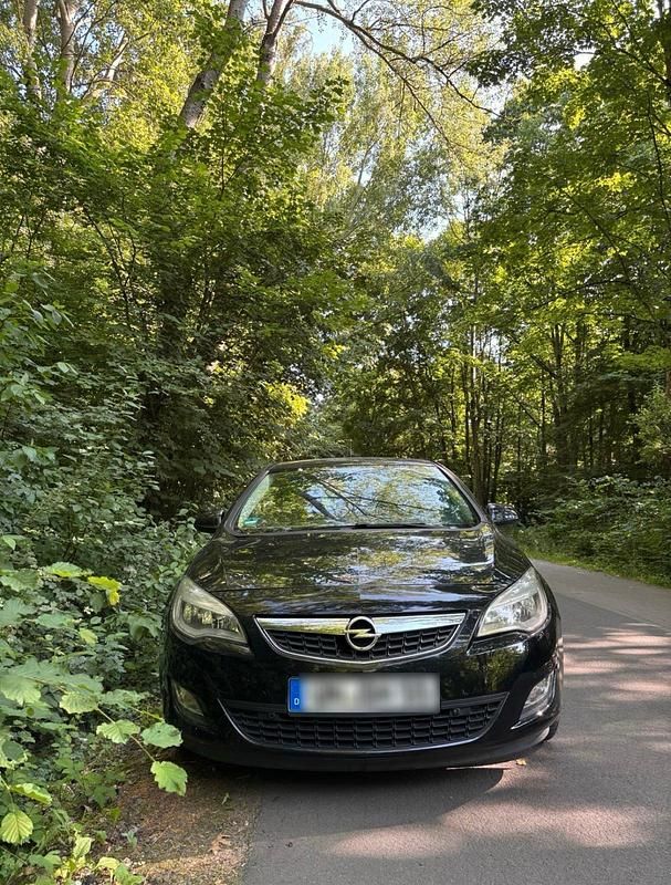 Schwarz Gebraucht 2010 Opel Astra Kleinwagen | 2.600 € (Fairer Preis) - Bild 1/4