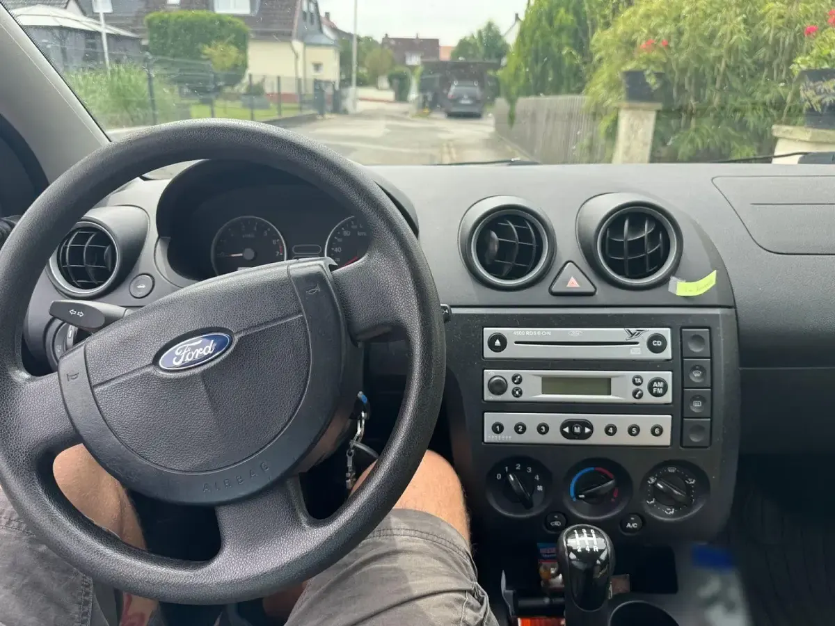 Gebraucht Ford Fiesta 69 PS (50 kW) 2004 Silber Kleinwagen