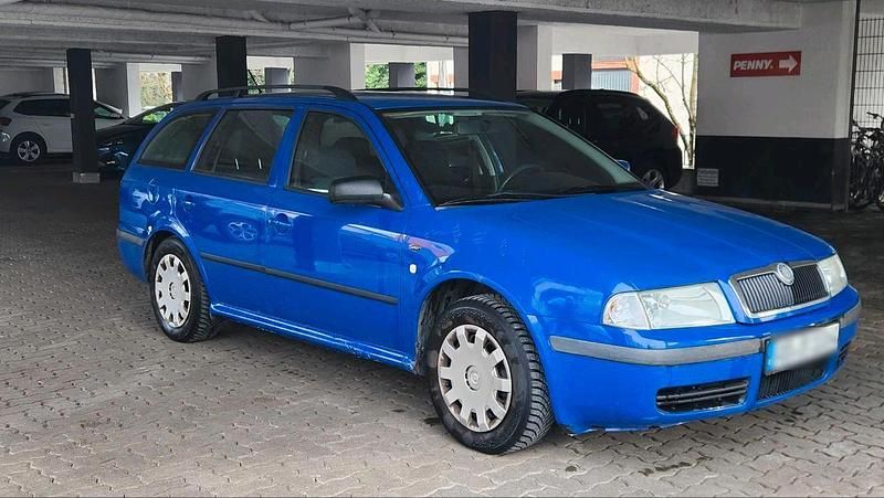 Gebraucht Skoda Octavia Tour 105 PS (77 kW) 2002 Blau Kombi