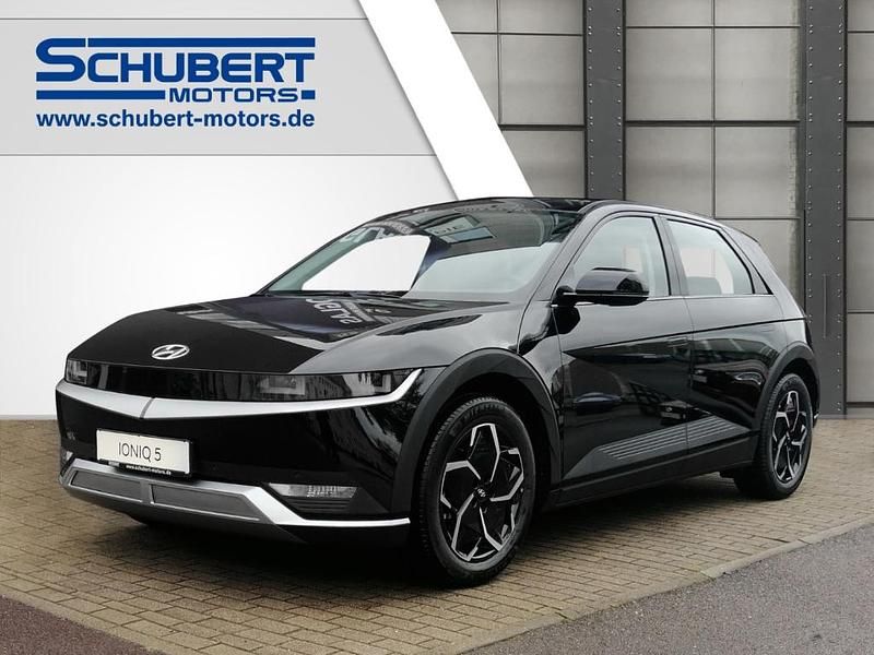 Abyss black / mic Gebraucht 2024 Hyundai Ioniq 5 Dynamiq SUV | 32.890 € (Guter Preis) - Bild 1/4