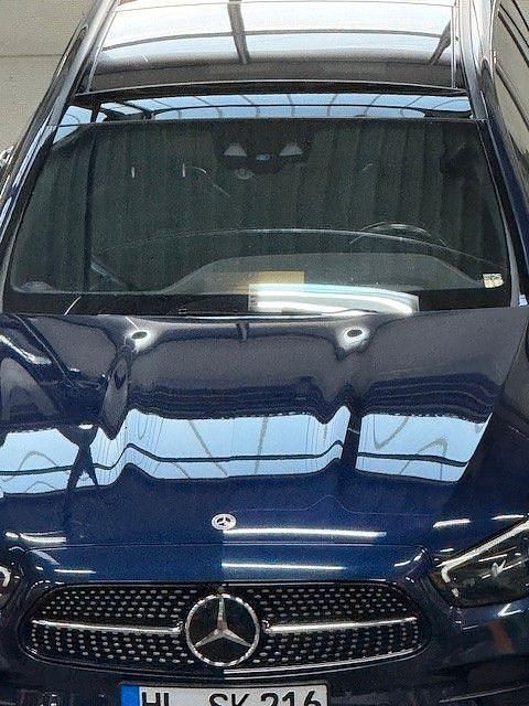 Blau Gebraucht 2021 Mercedes E300 Night Limousine | 35.795 € (Etwas zu teuer) - Bild 1/4