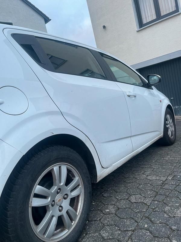 Gebraucht Chevrolet Aveo 101 PS (74 kW) 2011 Weiß Kleinwagen