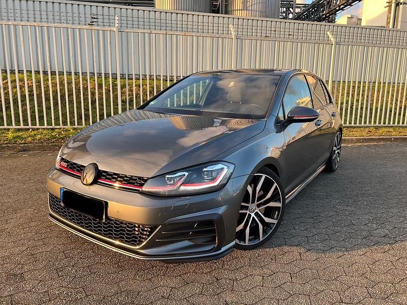 Grau Gebraucht 2019 VW Golf GTI Limousine | 21.999 € (Fairer Preis) - Bild 1/4