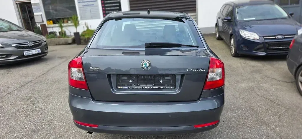 Gebraucht Skoda Octavia Ambiente 105 PS (77 kW) 2012 Grau Limousine