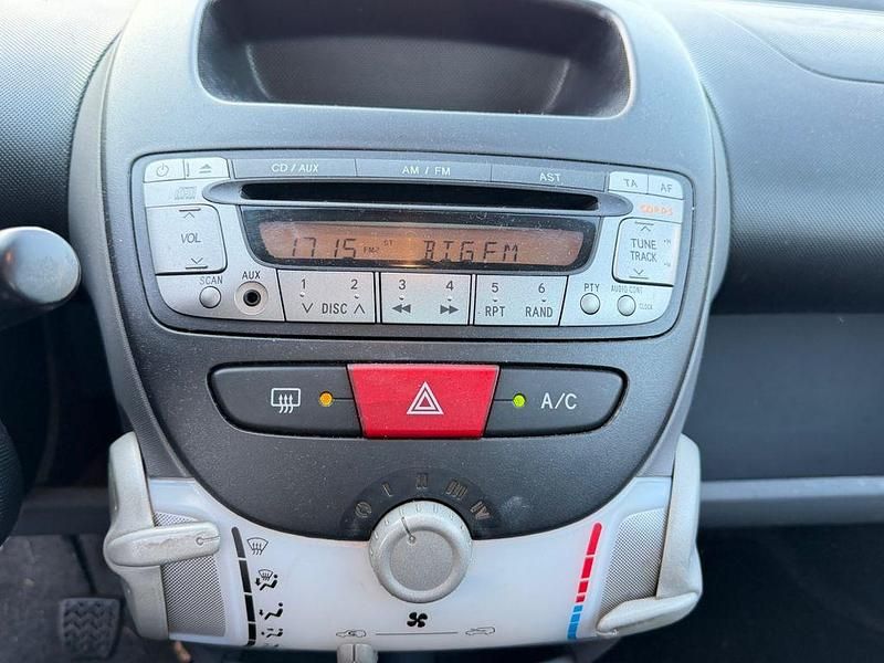 Second-hand Citroën C1 Style 68 CP (50 kW) 2007 Roșu Hatchback