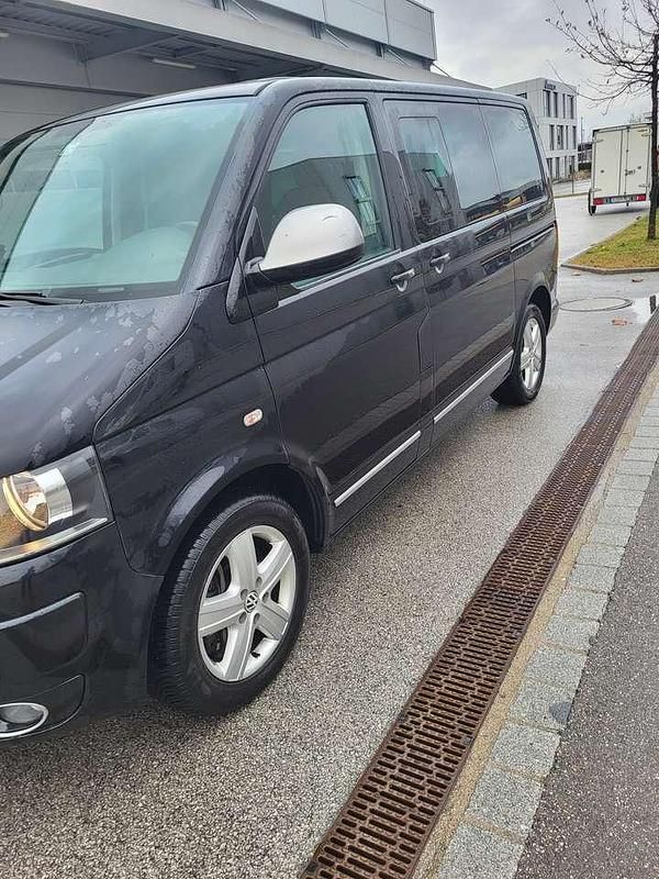 Schwarz Gebraucht 2010 VW T5 Highline Van | 12.900 € - Bild 1/4