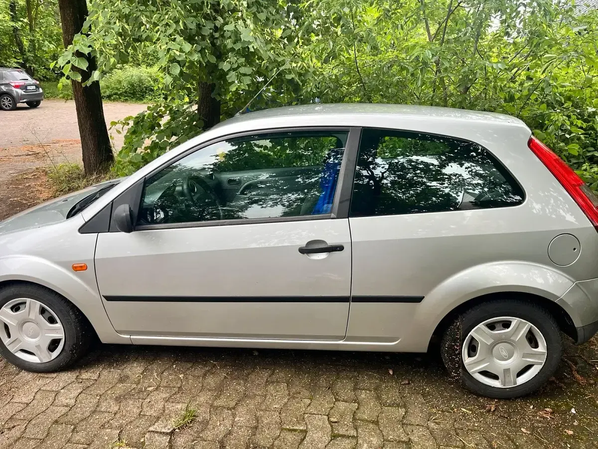 Gebraucht Ford Fiesta 75 PS (55 kW) 2003 Grau Kleinwagen