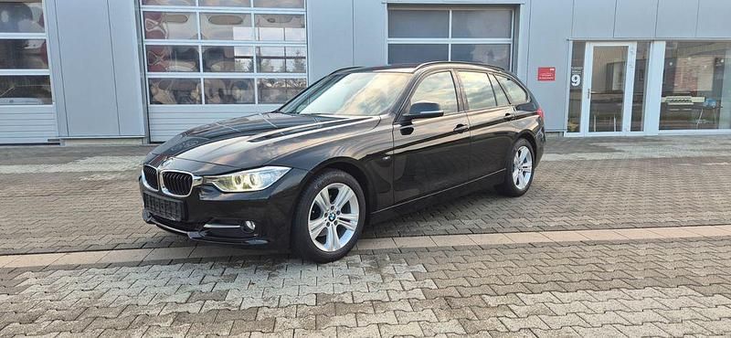 Schwarz Gebraucht 2012 BMW 318 Sport Line Kombi | 11.999 € (Teuer) - Bild 1/4