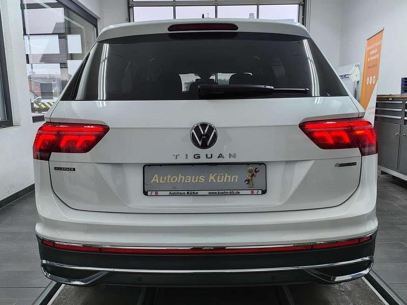 Gebraucht VW Tiguan Allspace Elegance 200 PS (147 kW) 2024 Weiß SUV