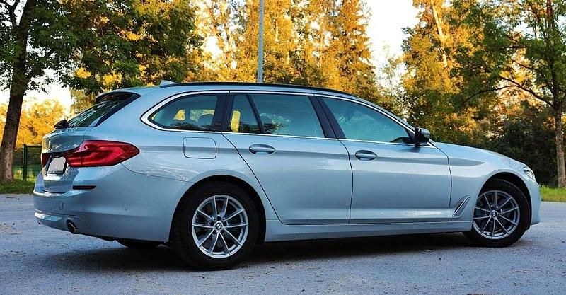 Silber Gebraucht 2019 BMW 530 Sport Line Kombi | 25.000 € (Superpreis) - Bild 1/4