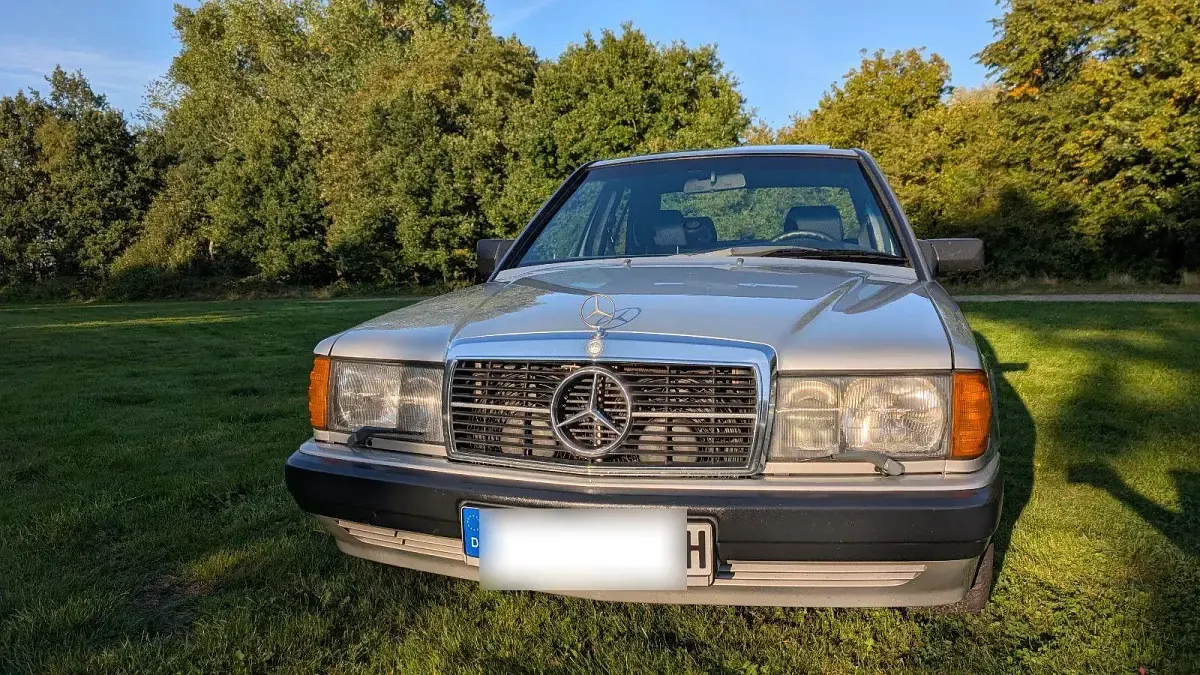 Gebraucht Mercedes 190 160 PS (117 kW) 1989 Silber Limousine