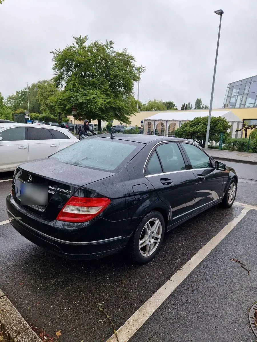 Gebraucht Mercedes C180 156 PS (114 kW) 2009 Schwarz Limousine
