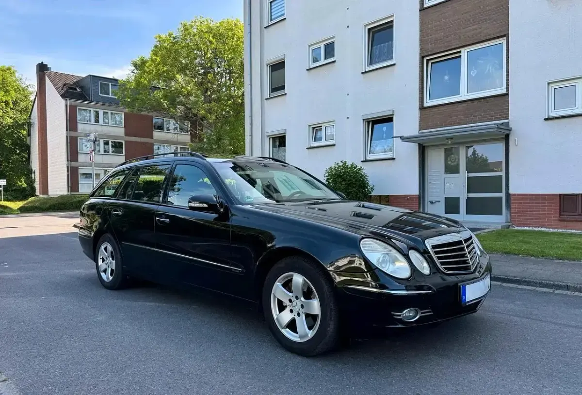 Gebraucht Mercedes E200 Elegance 136 PS (100 kW) 2009 Schwarz Kombi