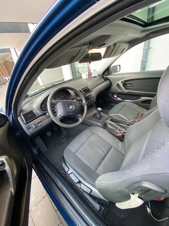Gebraucht BMW 316 Basis 116 PS (85 kW) 2001 Blau Limousine