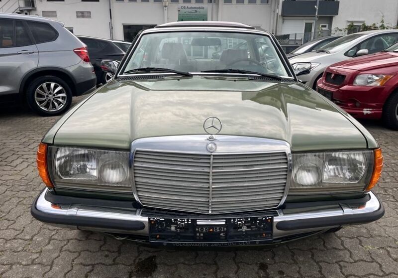 Gebraucht Mercedes 230 136 PS (100 kW) 1983 Grün Coupé
