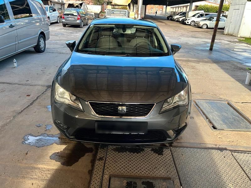 Usata Seat Leon 105 CV (77 kW) 2014 Grigio Berlina