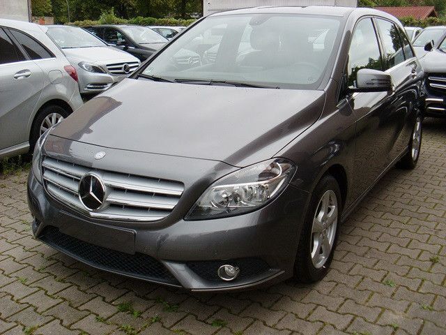 Grau Gebraucht 2012 Mercedes B200 Van / Kleinbus | 10.990 € (Guter Preis) - Bild 1/4