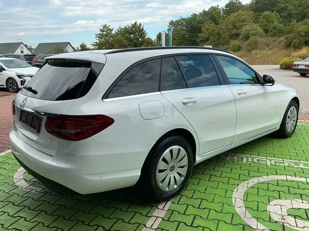 Gebraucht Mercedes 180 Business 122 PS (89 kW) 2019 Weiß Limousine