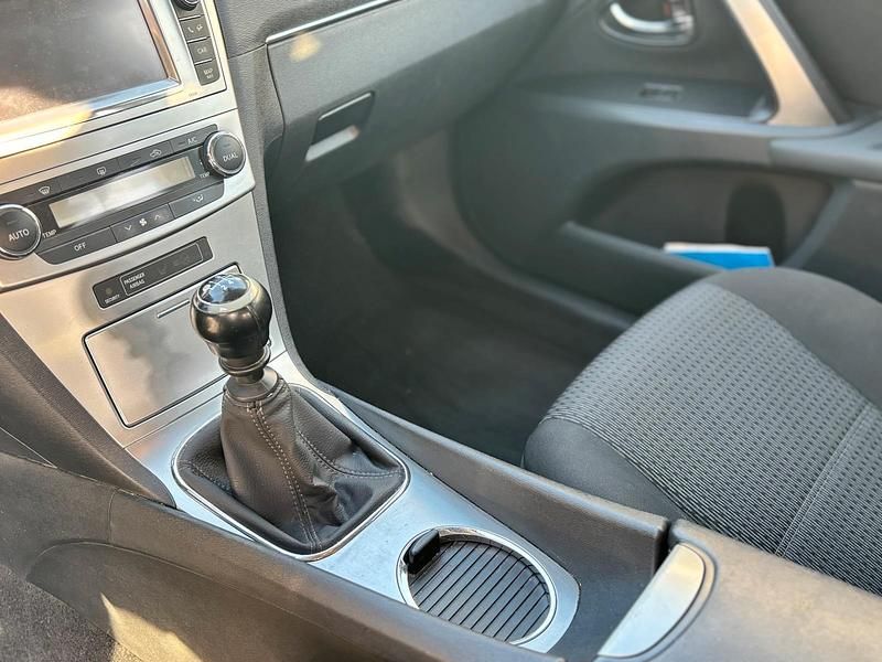 Gebraucht Toyota Avensis Life 2012 Grau Kombi