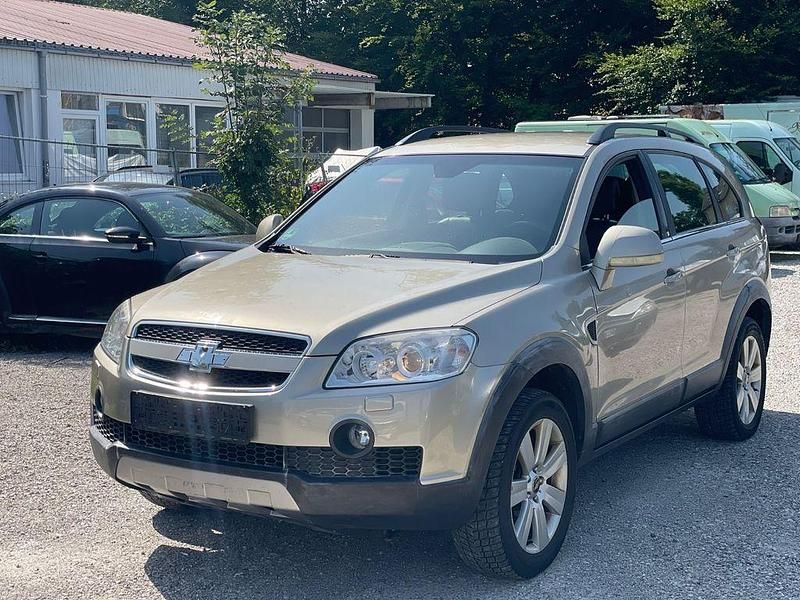 Grau Gebraucht 2007 Chevrolet Captiva LT SUV | 999 € - Bild 1/4