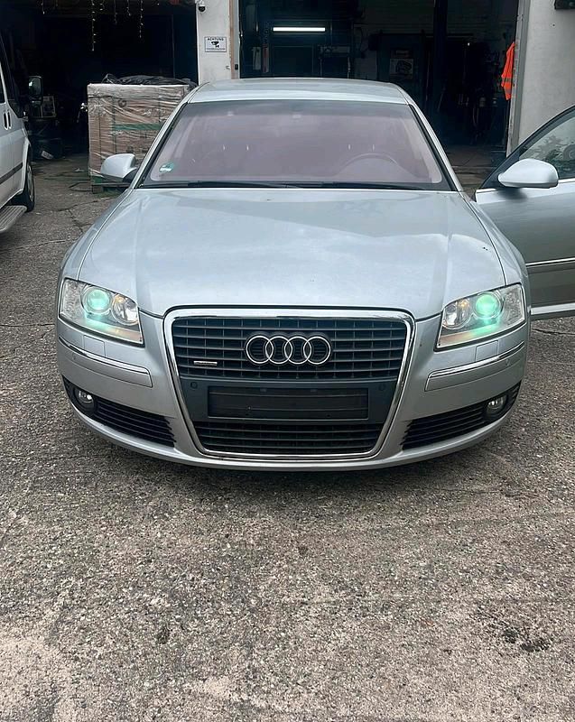 Second-hand Audi A8L 2007 Argintiu Berlinǎ
