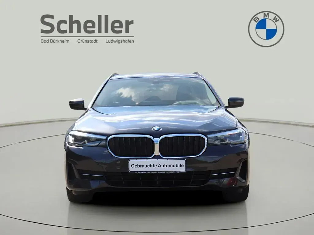Gebraucht BMW 520 190 PS (139 kW) 2021 Silber Kombi