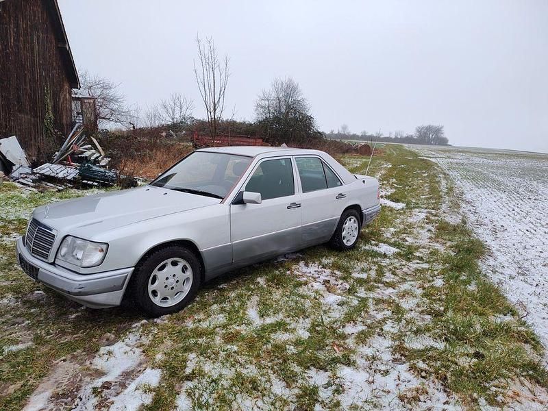 Gebraucht Mercedes E200 136 PS (100 kW) 1995 Silber Limousine