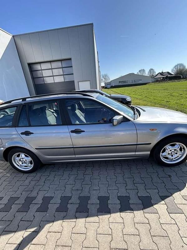 Grau Gebraucht 2004 BMW 316 Kombi | 1.850 € (Guter Preis) - Bild 1/4