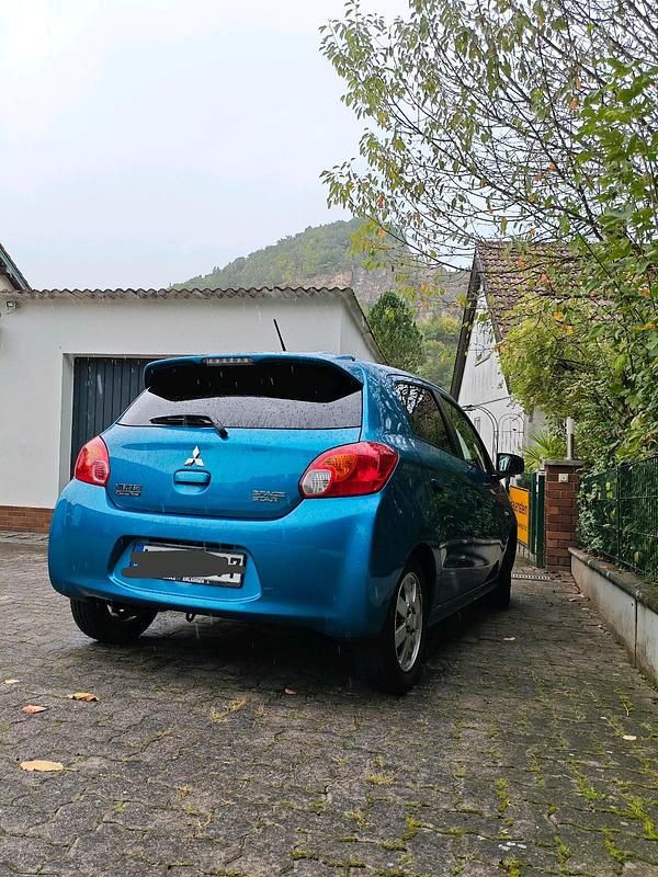 Blau Gebraucht 2015 Mitsubishi Space Star Kleinwagen | 4.790 € (Fairer Preis) - Bild 1/4