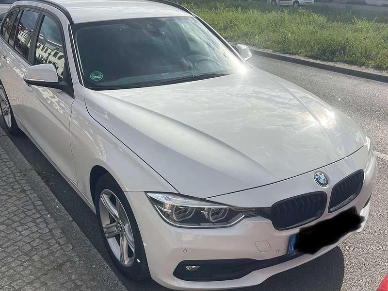 Weiß Gebraucht 2016 BMW 330 Advantage Kombi | 13.500 € (Fairer Preis) - Bild 1/4