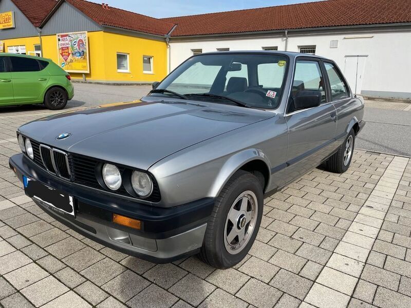 Grau Gebraucht 1988 BMW 318 Limousine | 9.500 € - Bild 1/4