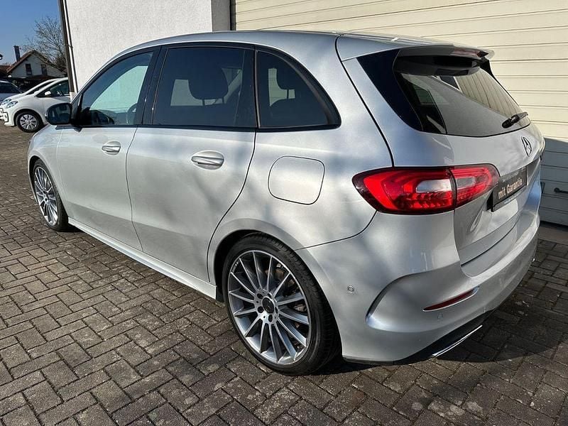 Gebraucht Mercedes B220 AMG line 190 PS (139 kW) 2021 Silber Van / Kleinbus