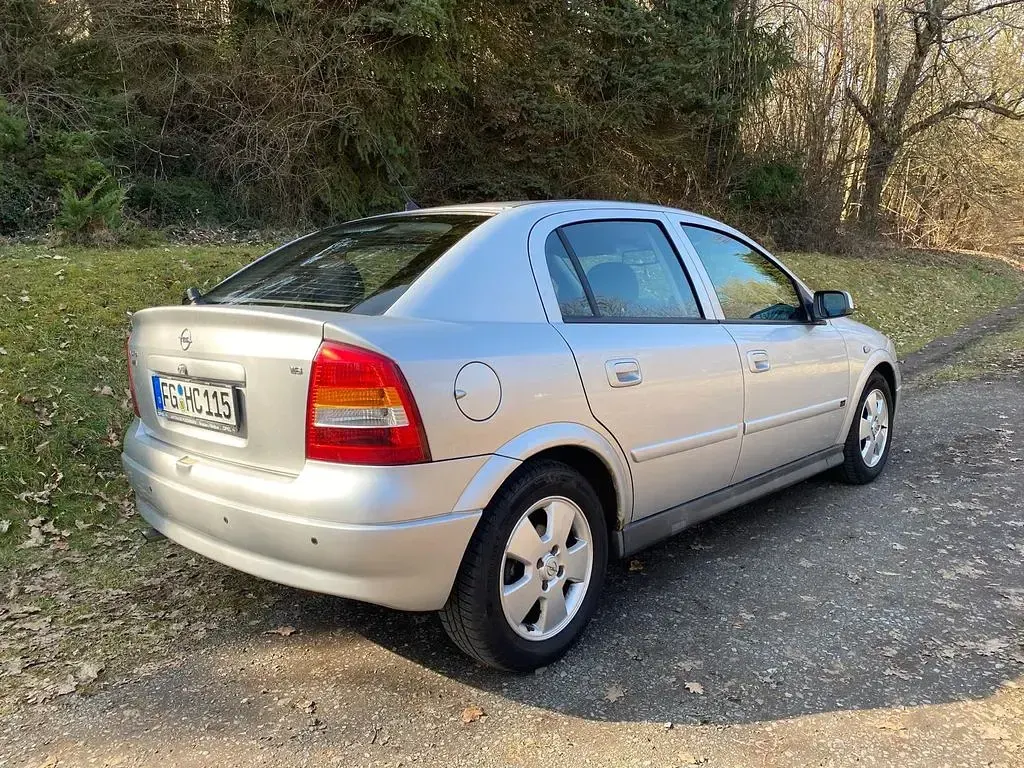 Usata Opel Astra 101 CV (74 kW) 2003 Argento Berlina
