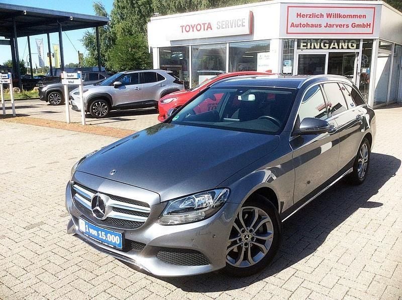 Selenitgrey metallic paint Gebraucht 2017 Mercedes C200 Kombi | 22.950 € (Fairer Preis) - Bild 1/4
