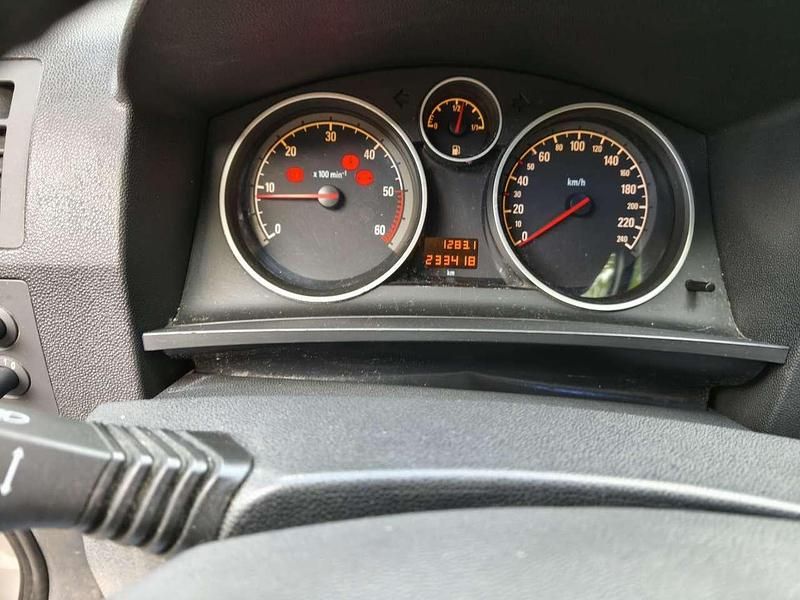 Gebraucht 2010 Opel Zafira Design Edition Van / Kleinbus | 2.700 € (Fairer Preis) - Bild 1/4