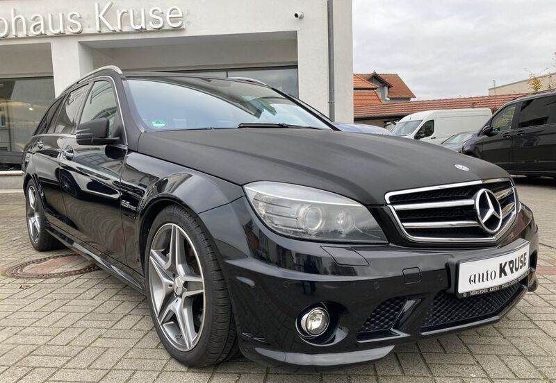 Obsidianschwarz metalliclack Gebraucht 2010 Mercedes C63 AMG AMG Kombi | 31.980 € (Fairer Preis) - Bild 1/4