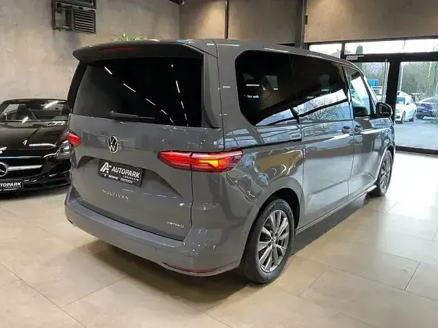 Gebraucht VW Multivan Energetic 218 PS (160 kW) 2023 Grau Van / Kleinbus