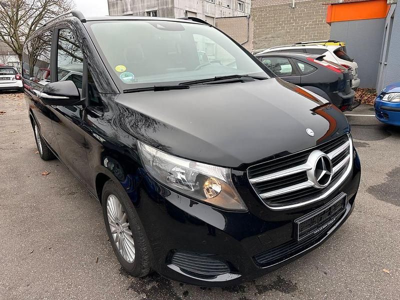 Schwarz Gebraucht 2014 Mercedes V220 Edition Van / Kleinbus | 20.999 € (Etwas zu teuer) - Bild 1/4