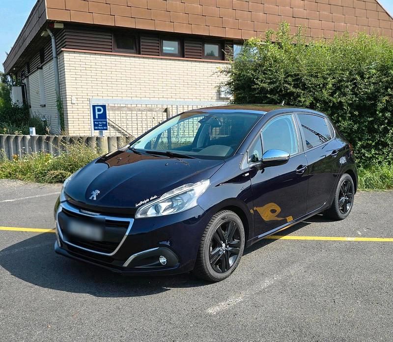 Gebraucht 2016 Peugeot 208 Style Kleinwagen | 7.399 € - Bild 1/4
