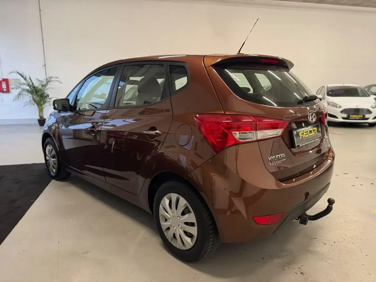 Gebraucht Hyundai ix20 Edition 90 PS (66 kW) 2012 Braun Kleinwagen